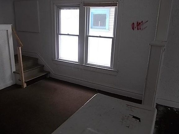 4th image of 1085 E 16th Ave