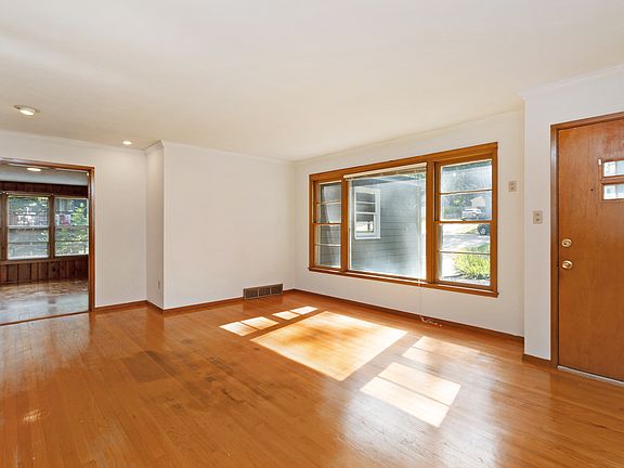 3rd image of 530 Edgerton Ave