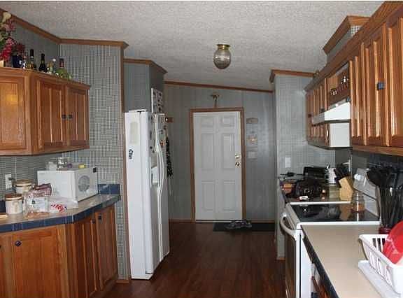 4th image of 244 Thornhill Estates Ln