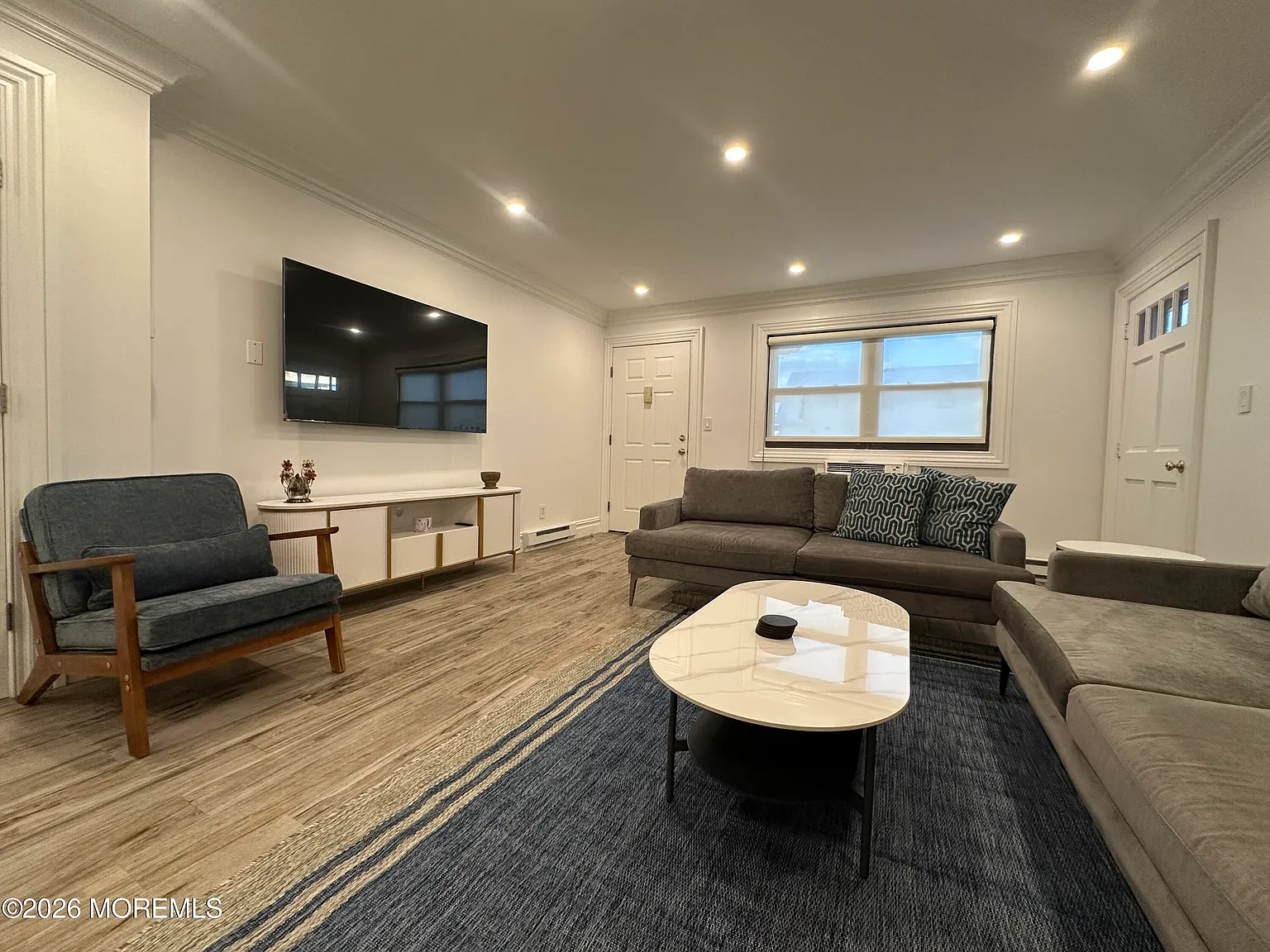 1 bed, 832 sqft, $2,100 — Photo 3