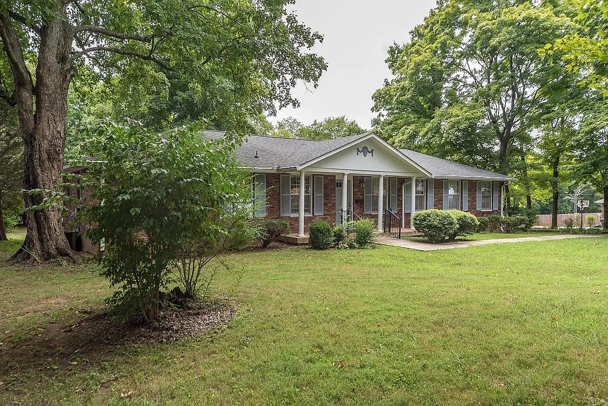 3 bed, 2.0 bath, 1750 sqft, $2,295 — Photo 3