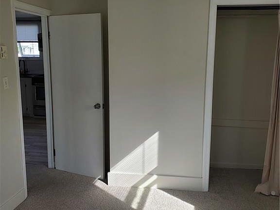 4th image of 33 Saint Elizabeth St