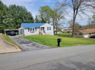 121 Pine Ridge Ln, Kingsport, TN 37663