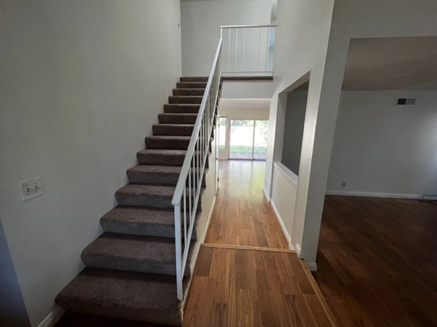 4 bed/3 bath house w/ loft area and officein Huntington Beach — Photo 3