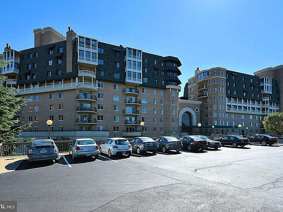 3rd image of 1250 S Washington St Unit 719