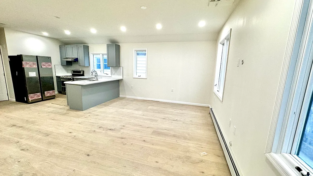 Building Photo - 2351 E 23rd St #2