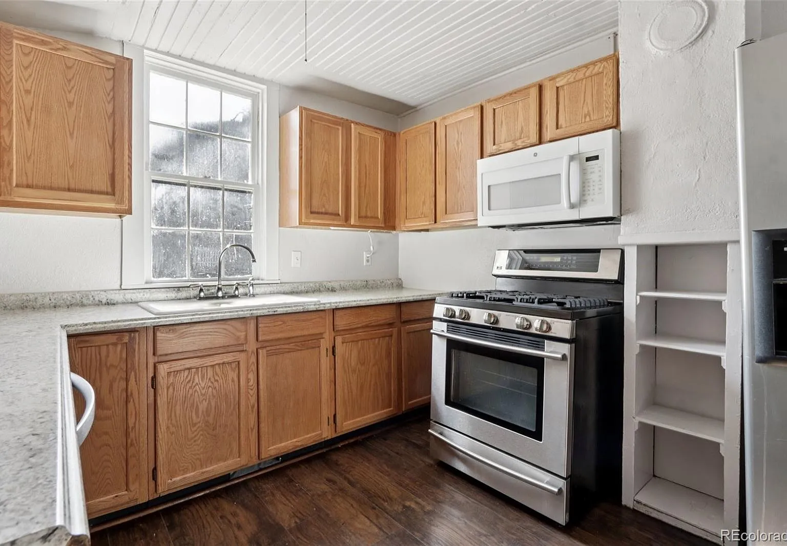 3 bed, 1.0 bath, 1208 sqft, $2,500 — Photo 3