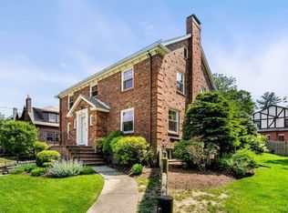 690 Newton St, Brookline, MA 02467