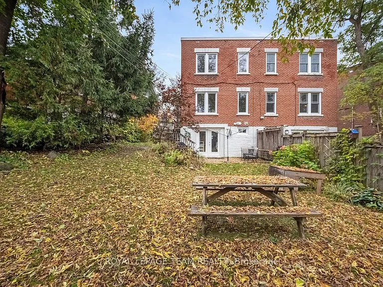 21 Acacia Ave — Photo 4