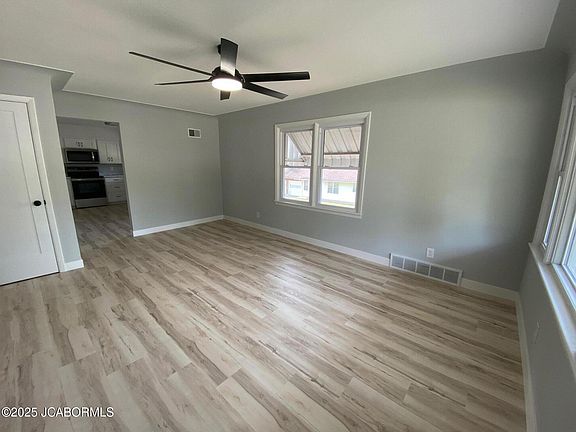 3rd image of 313 Gordon St