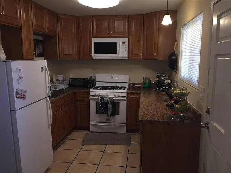 4875 Cole St #5X — Photo 3