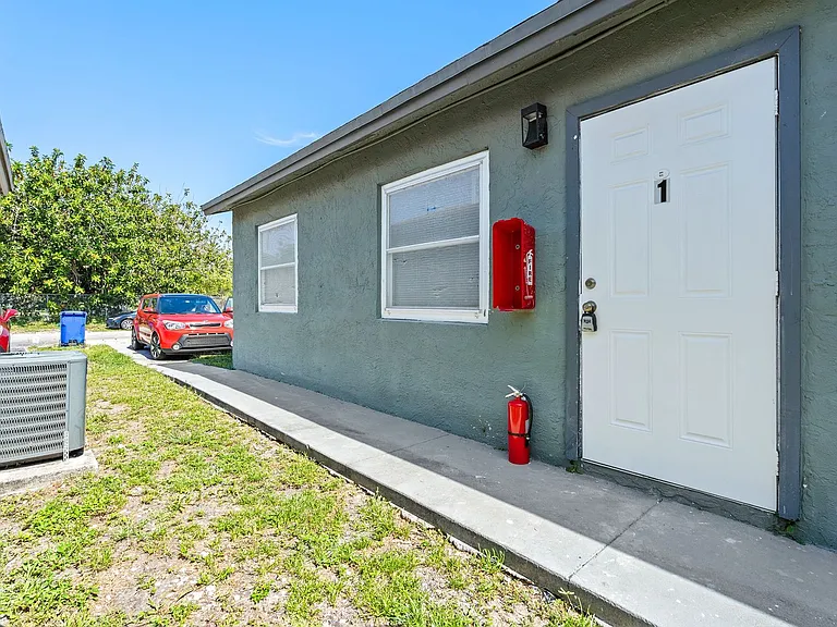 1022 NW 6th Ave — Photo 17