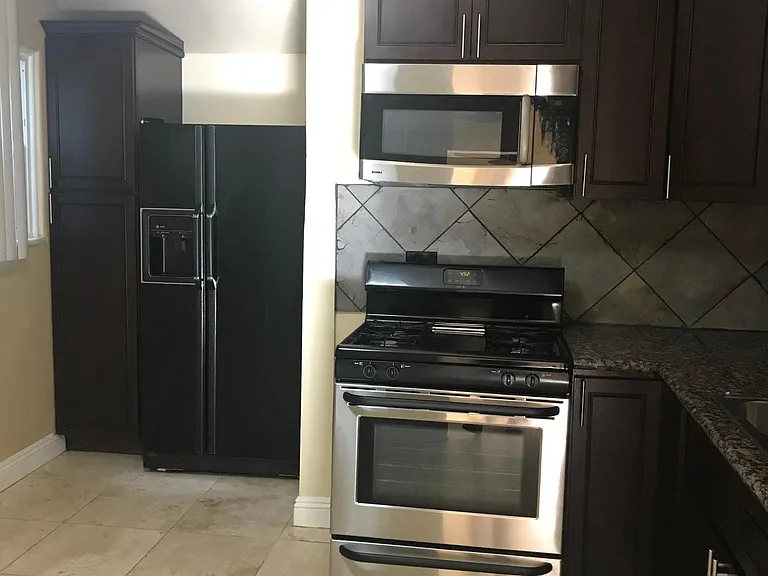 5538 Riverton Ave #A — Photo 4