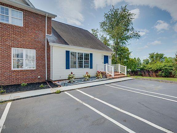 2nd image of 145 Rainbow Cir #5