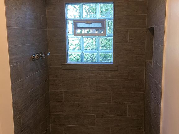 Stand up tile shower