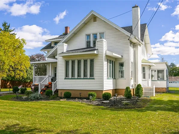 56 Clinton St, Batavia, NY 14020