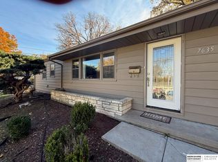 7635 Sunset Dr, Ralston, NE 68127