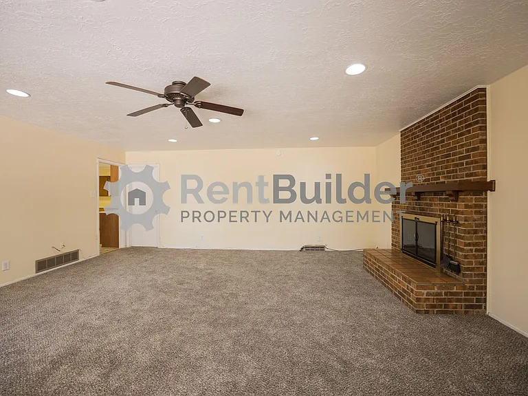 6504 Loftus Ave NE — Photo 6