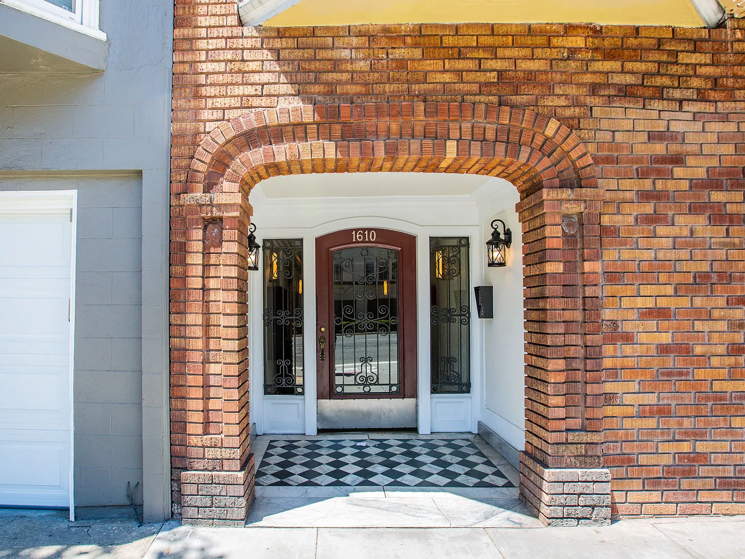 1610 Lombard — Photo 3