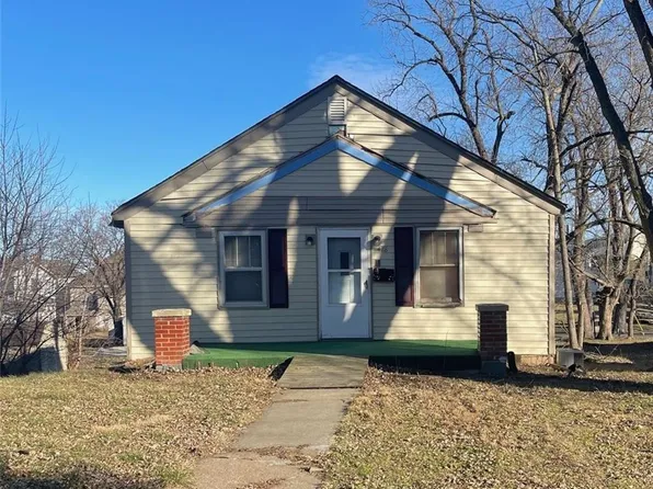 428 S 6th St, Atchison, KS 66002