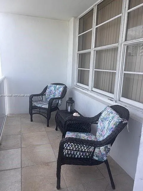 Sea Air Towers Condo — Photo 2