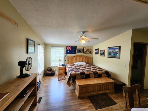 661 Toledo Beach Dr, Hemphill, TX 75948