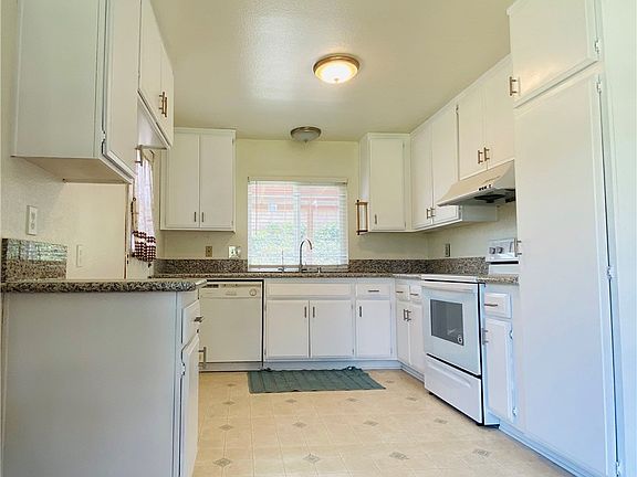 4th image of 21150 Sunwood Dr