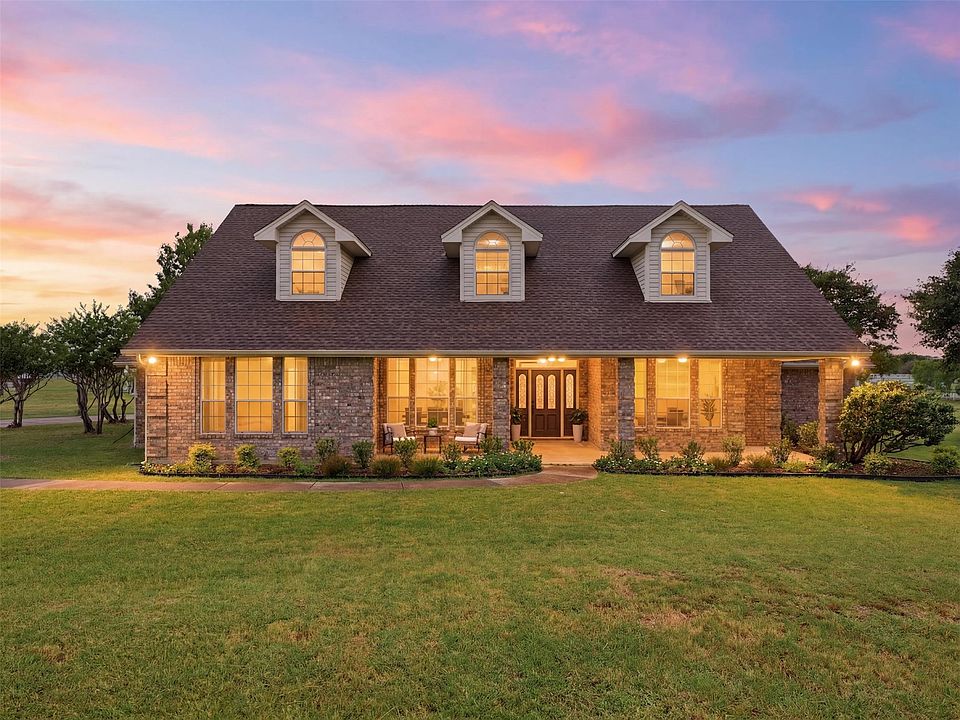1st image of 902 Pioneer Cir W