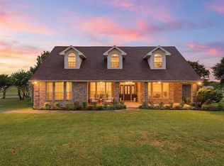 902 Pioneer Cir W, Argyle, TX 76226