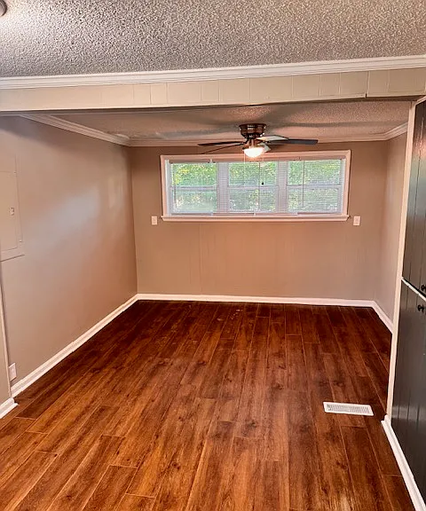 1119 James St — Photo 3