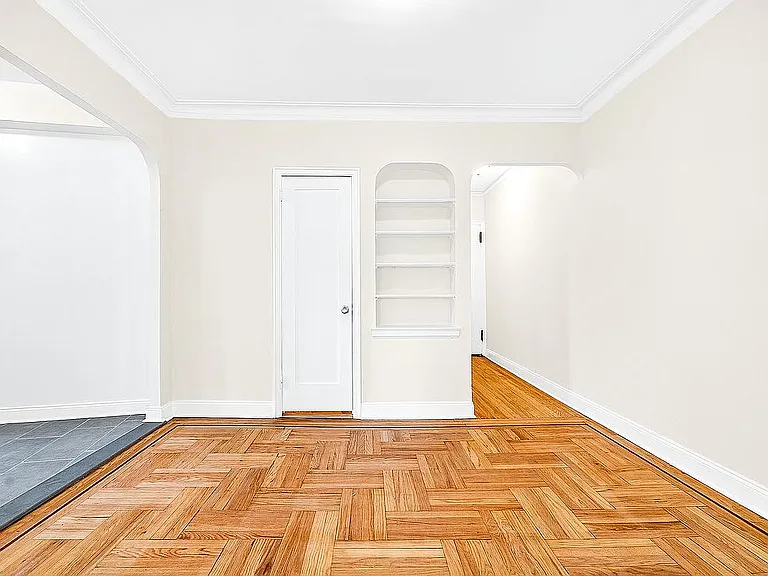 601 Pelham Pkwy N #514 — Photo 5
