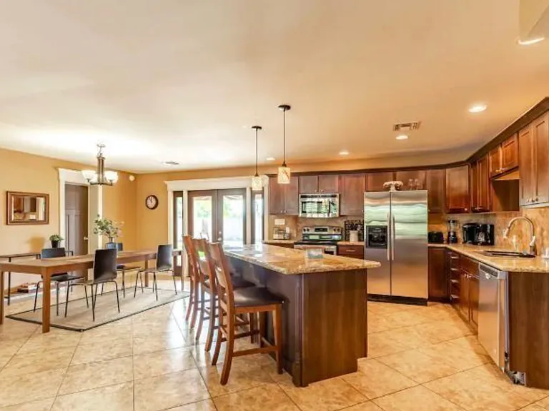 1321 E La Jolla Dr — Photo 5