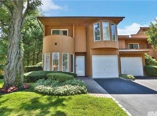 13 Kristin Ln, Hauppauge, NY 11788
