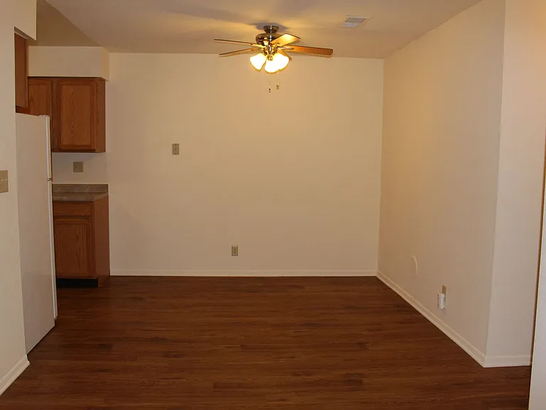 Kimberly Club Apartments — Photo 141
