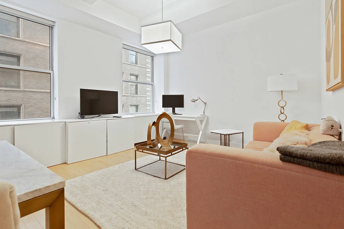 15 Broad St APT 1422 photo 1