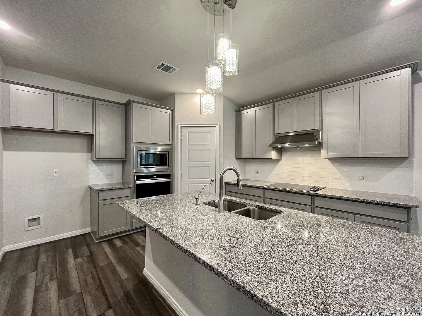4 bed, 2.5 bath, 2066 sqft, $2,050 — Photo 4