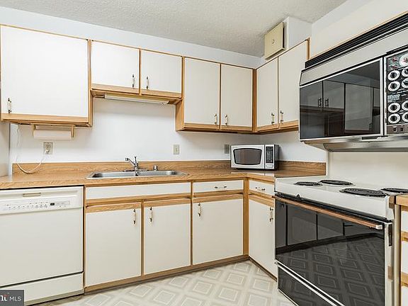 4th image of 15101 Interlachen Dr #1-509