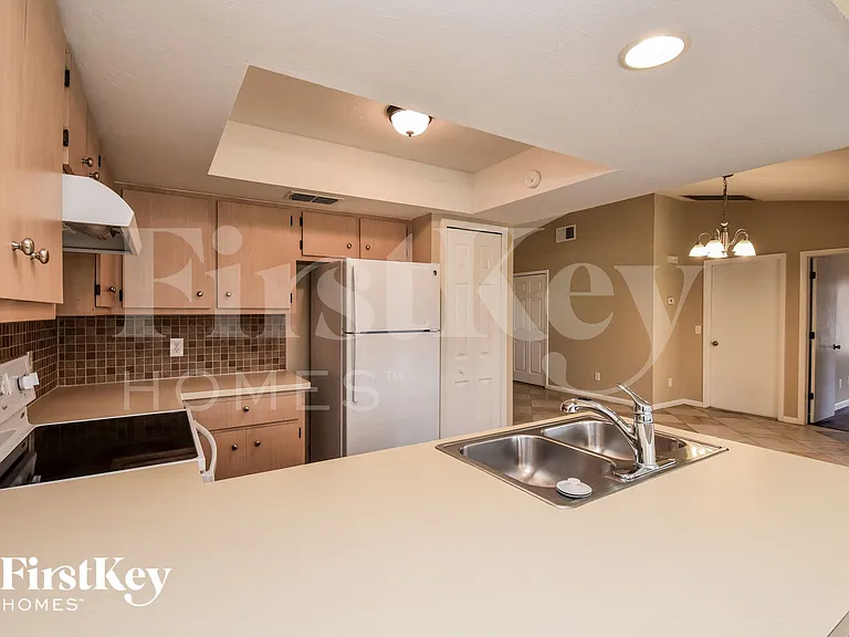 4141 SW 6th Pl — Photo 6