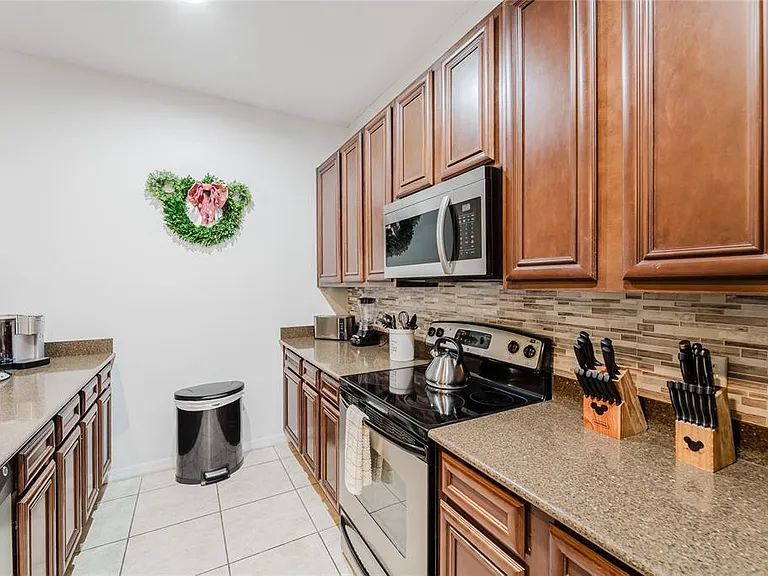 8961 Majesty Palm Rd — Photo 11