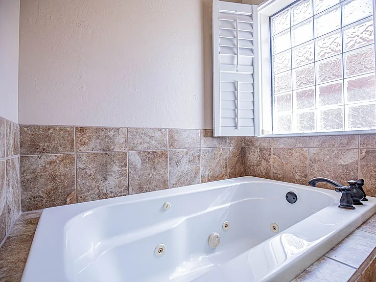 1124 Pajarito Dr — Photo 32