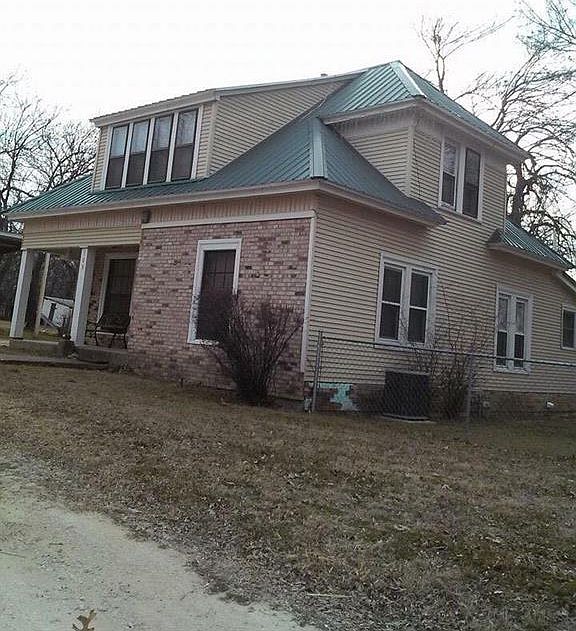 2nd image of 109 N Decatur St