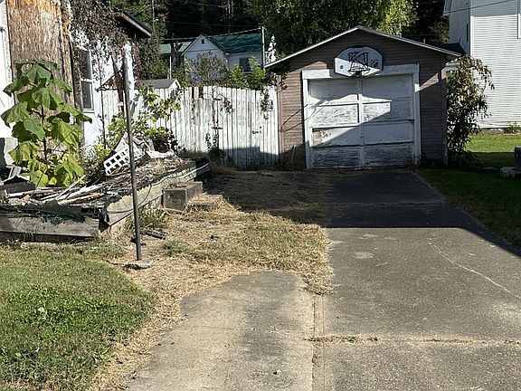 2nd image of 558 Palmer St