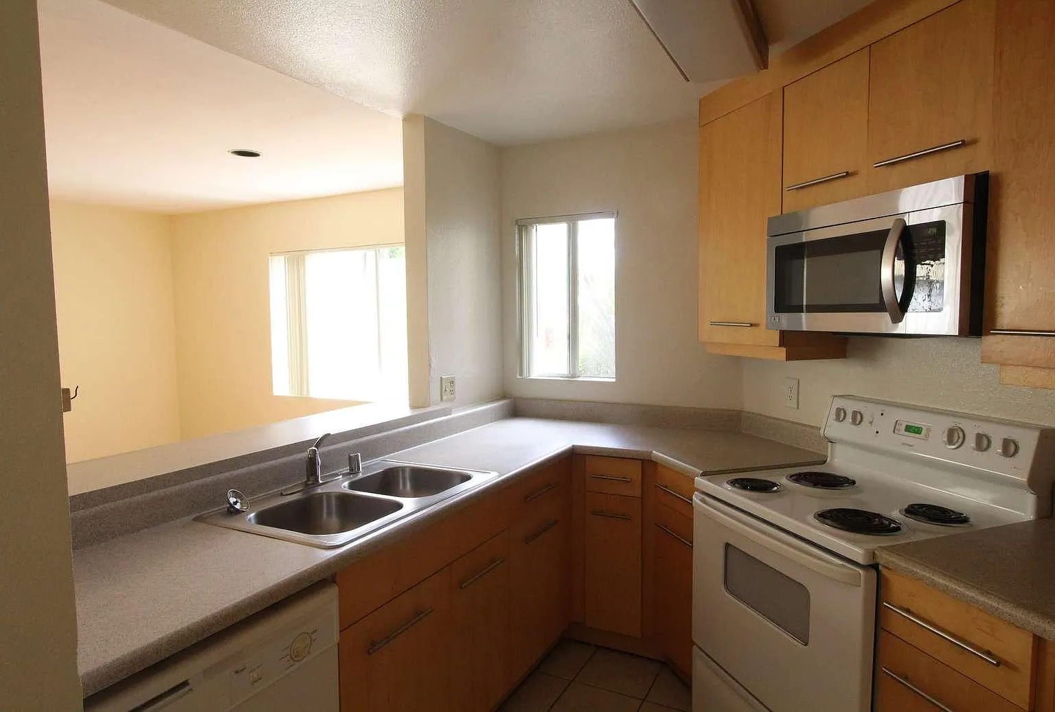 7545 Charmant Drive — Photo 4