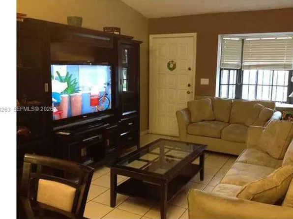 11449 NW 89th Ct, Hialeah Gardens, FL 33018