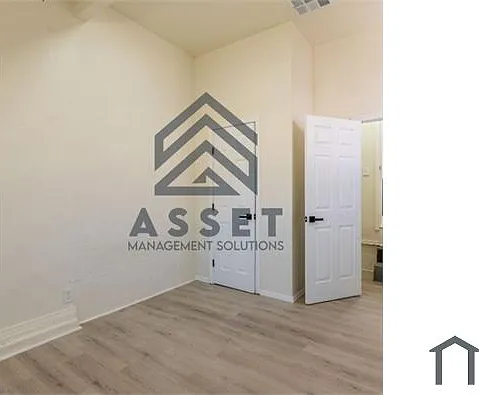 422 E Northrup Dr — Photo 10