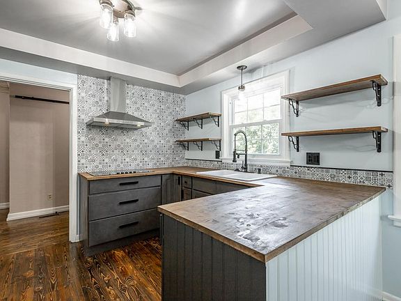 4th image of 2843 Ozark Rd