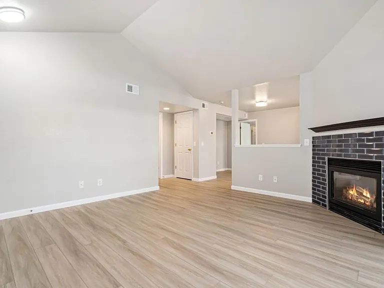 1335 Lake Cir — Photo 10
