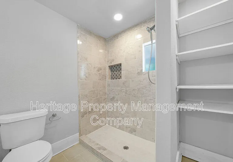 1031 Schley Ave — Photo 17