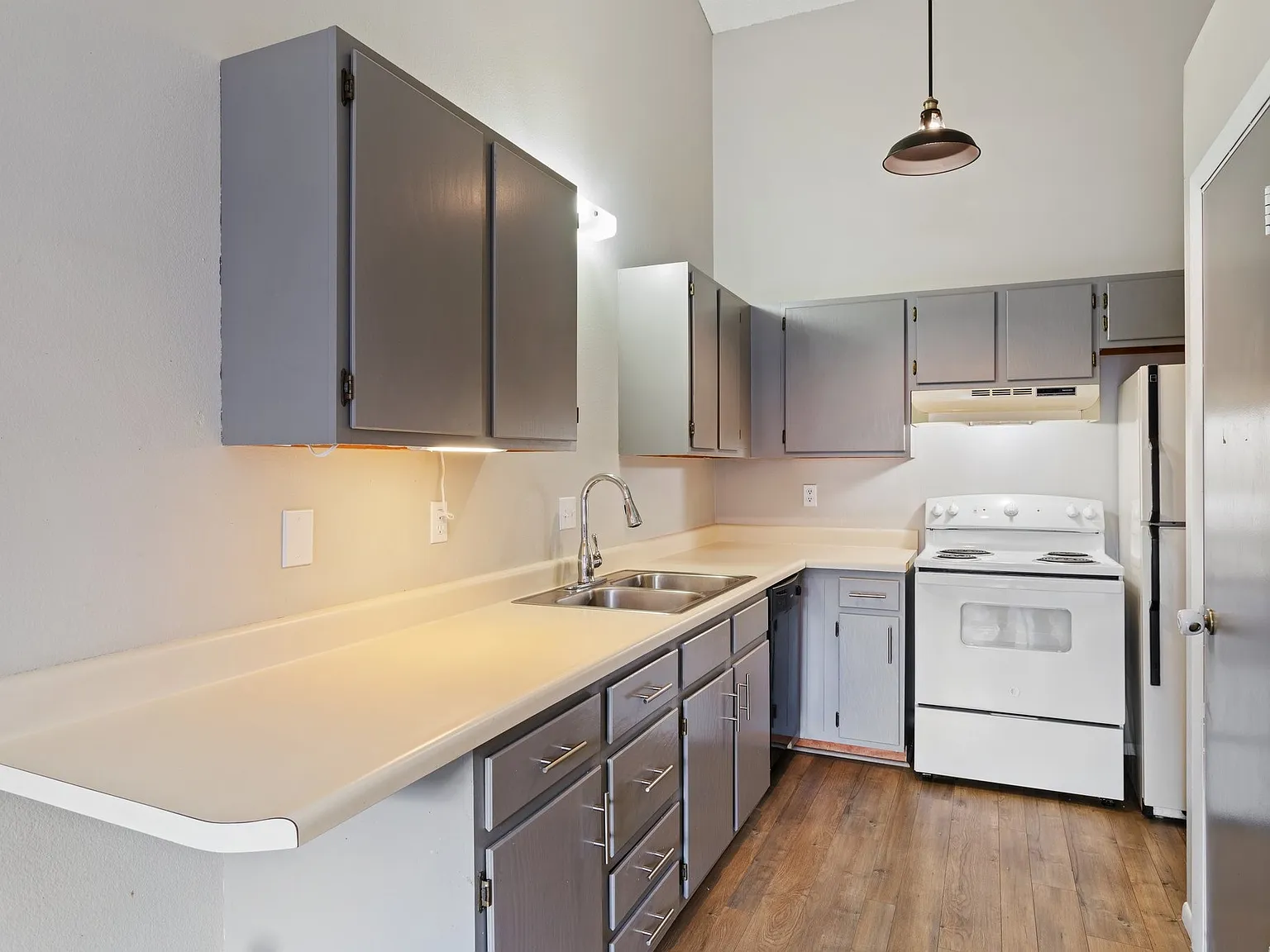 2 bed, 1012 sqft, $1,800 — Photo 4