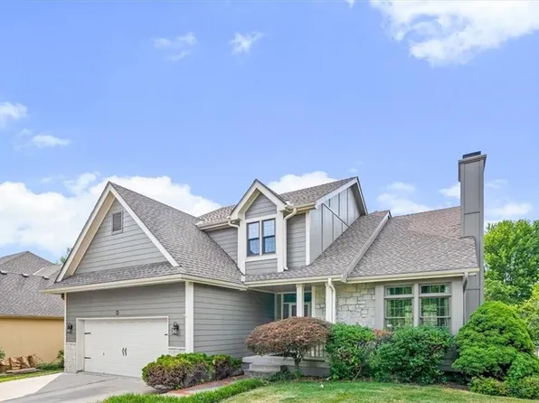 200 SE Somerset Dr, Lees Summit, MO 64063